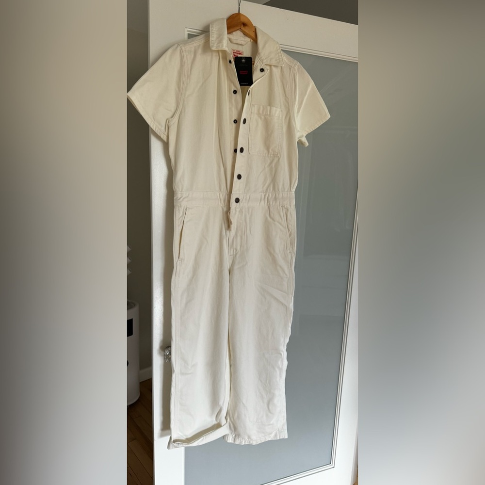 Women’s Levi’s jumpsuit - small NEVER WORN.